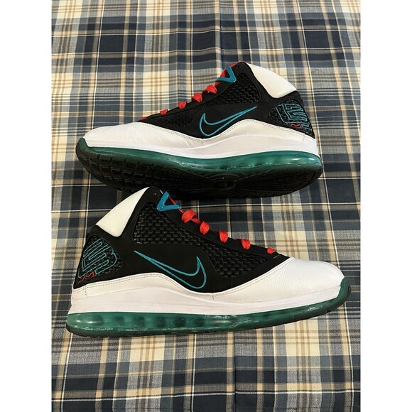 Nike Air Max LeBron 7 Retro QS 2019 Red Carpet Size 12 Men